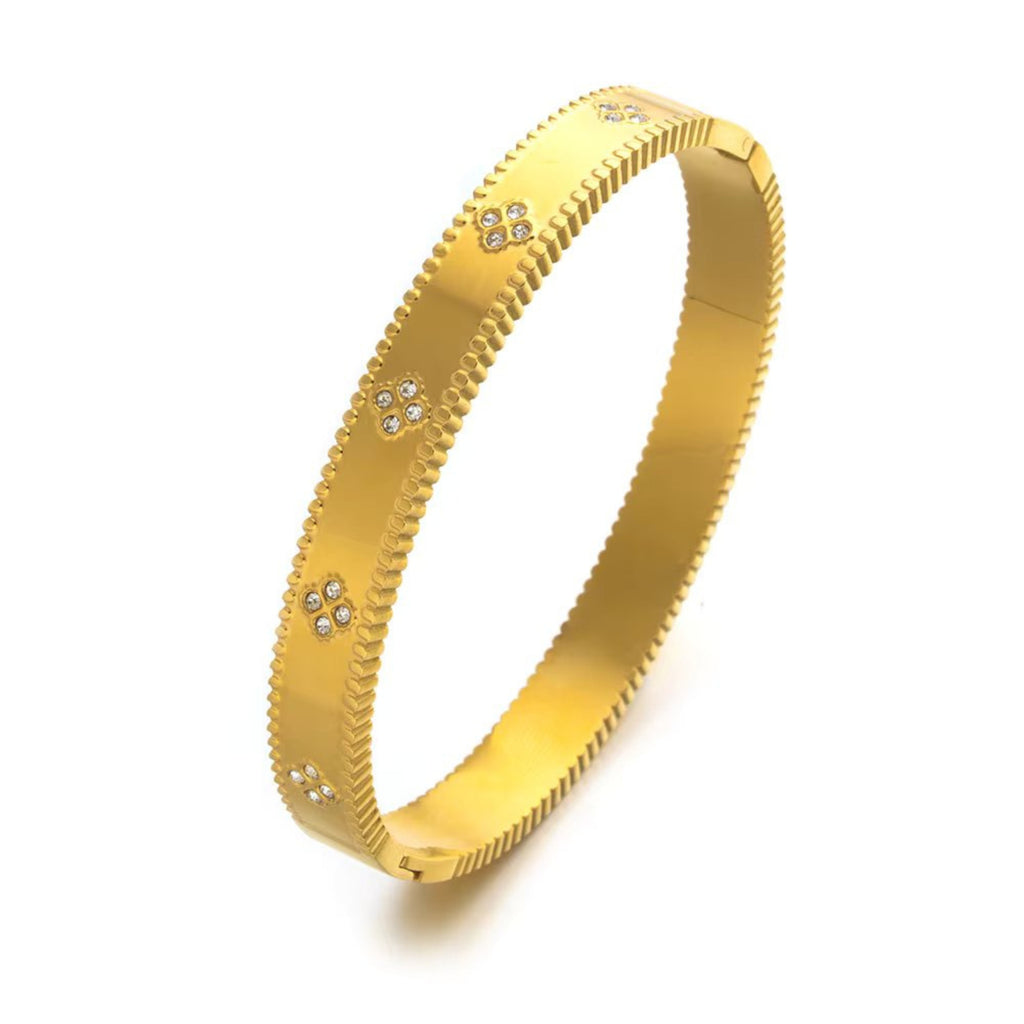 Retro clover bangle