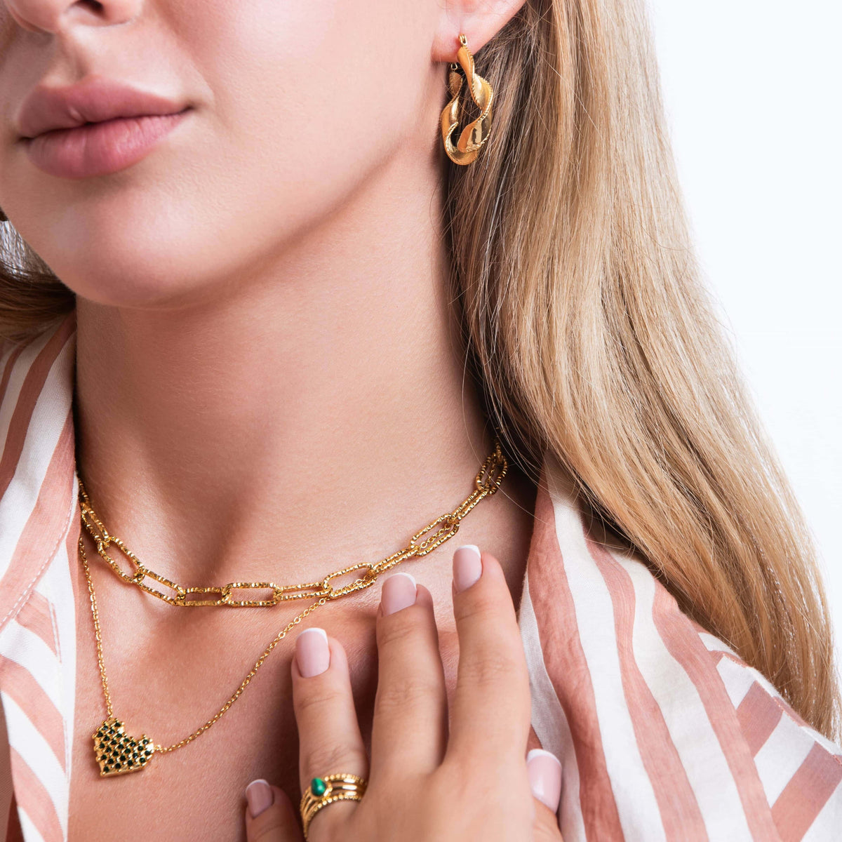 Wavy hoop earrings