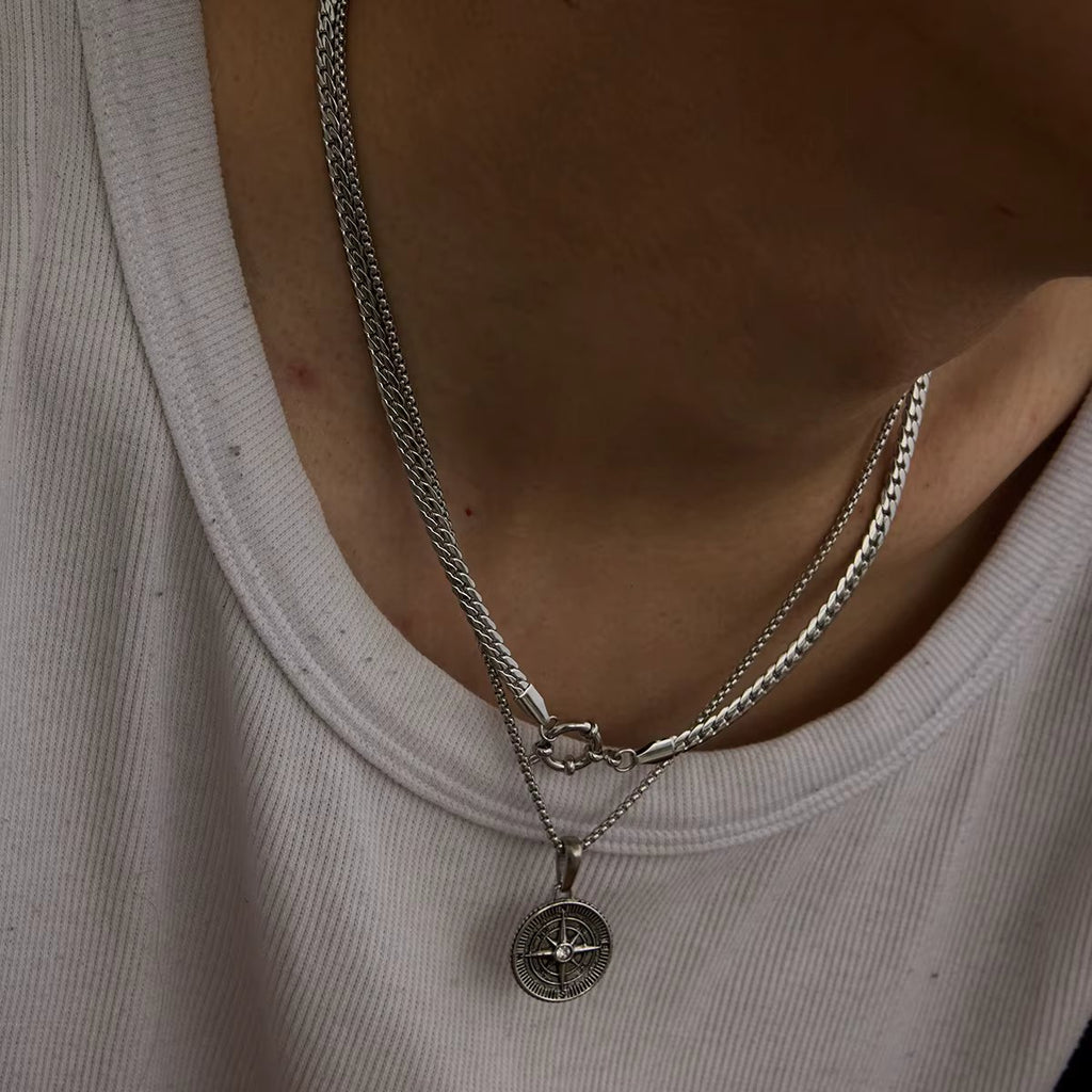 Compass pendant necklace - Silver