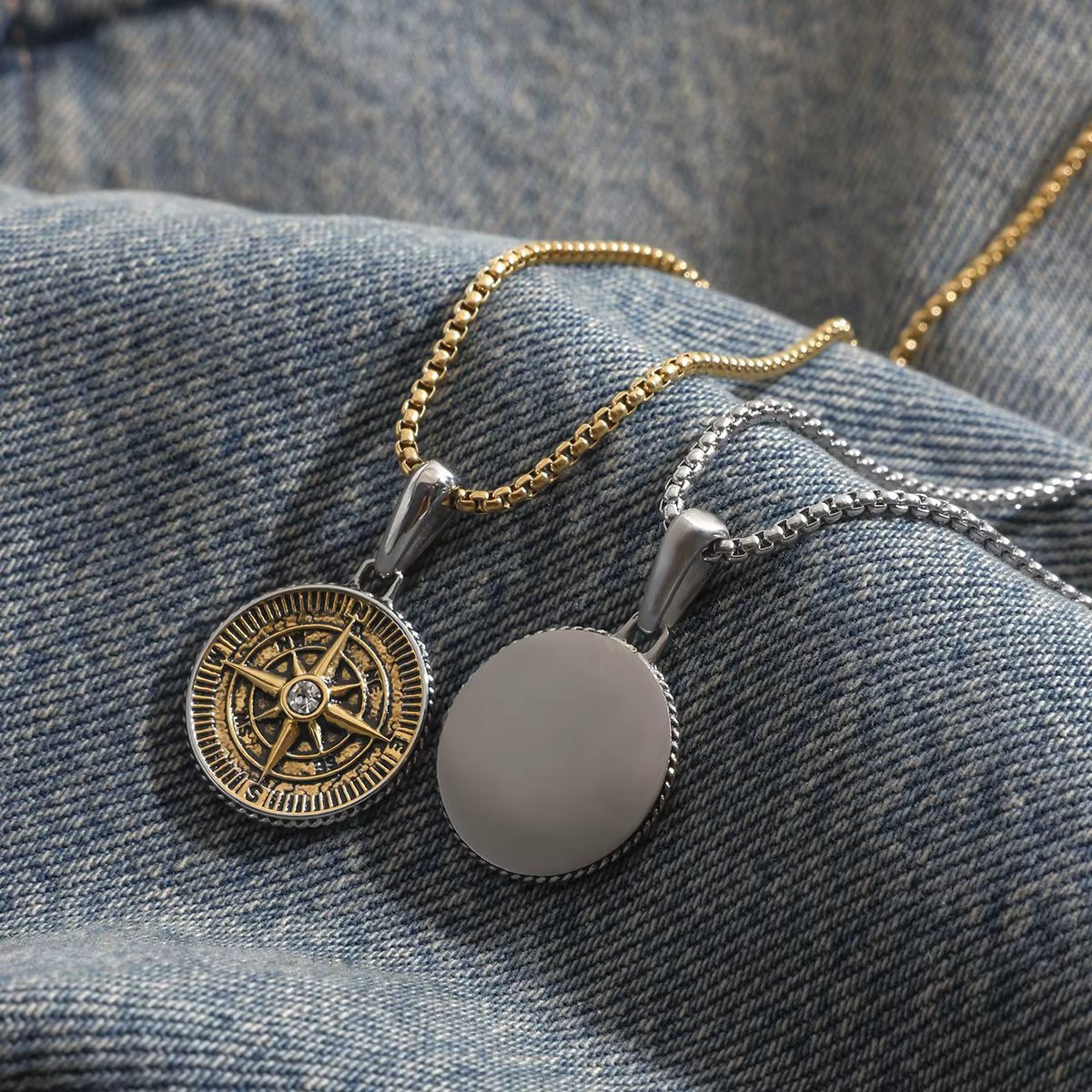Compass pendant necklace - Gold