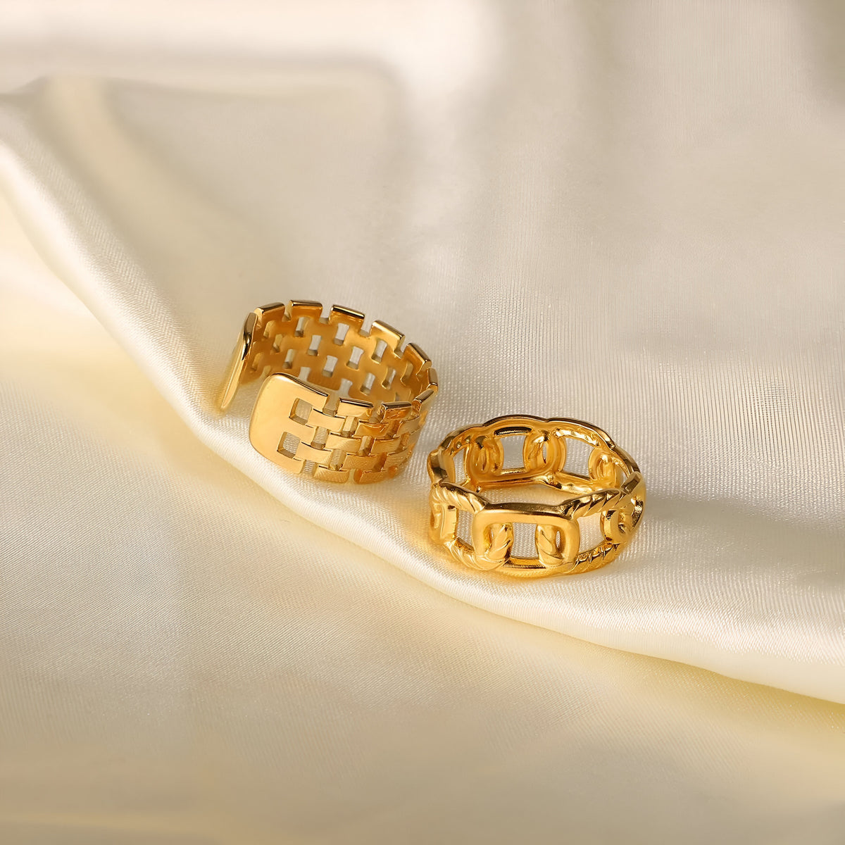 Twisted chain ring