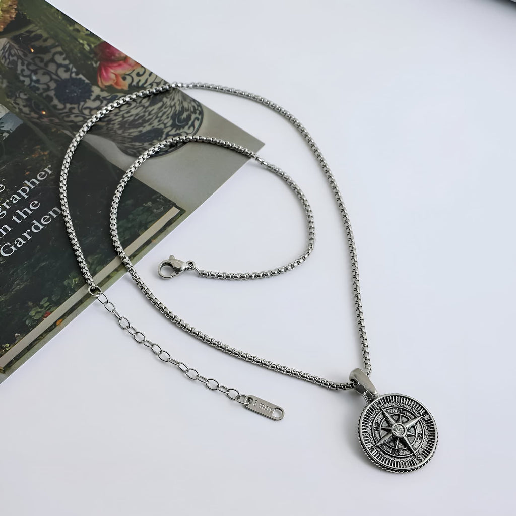 Compass pendant necklace - Silver