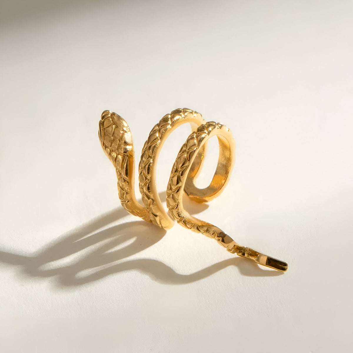 Snake earcuff