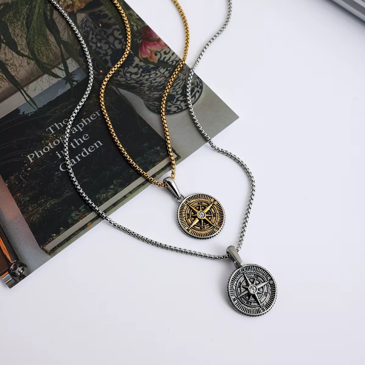 Compass pendant necklace - Silver