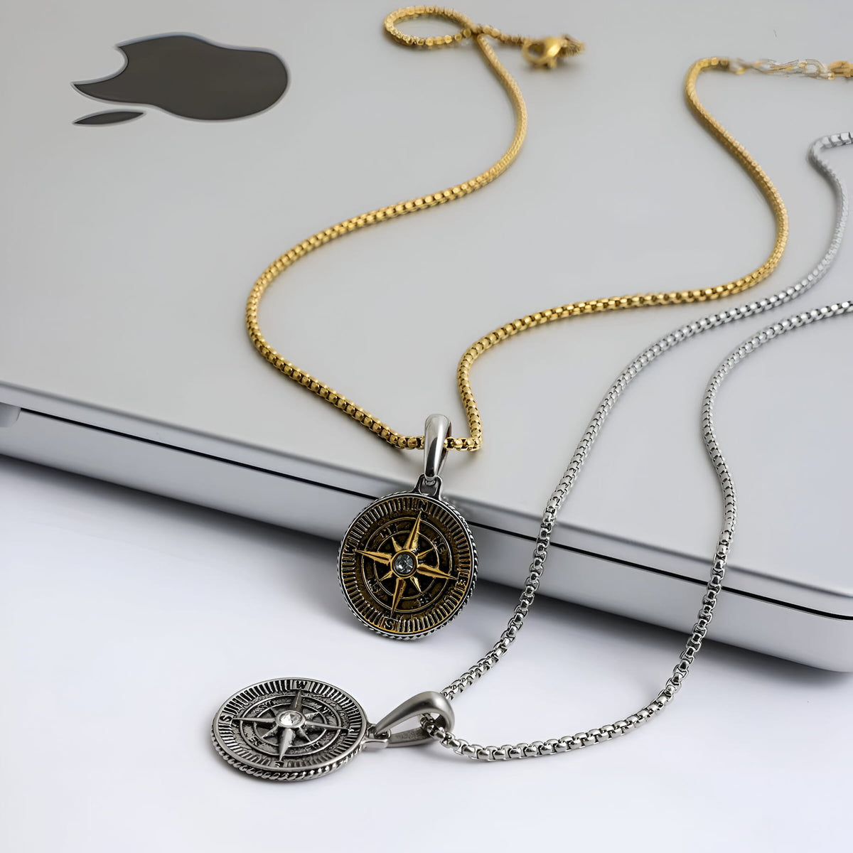 Compass pendant necklace - Gold