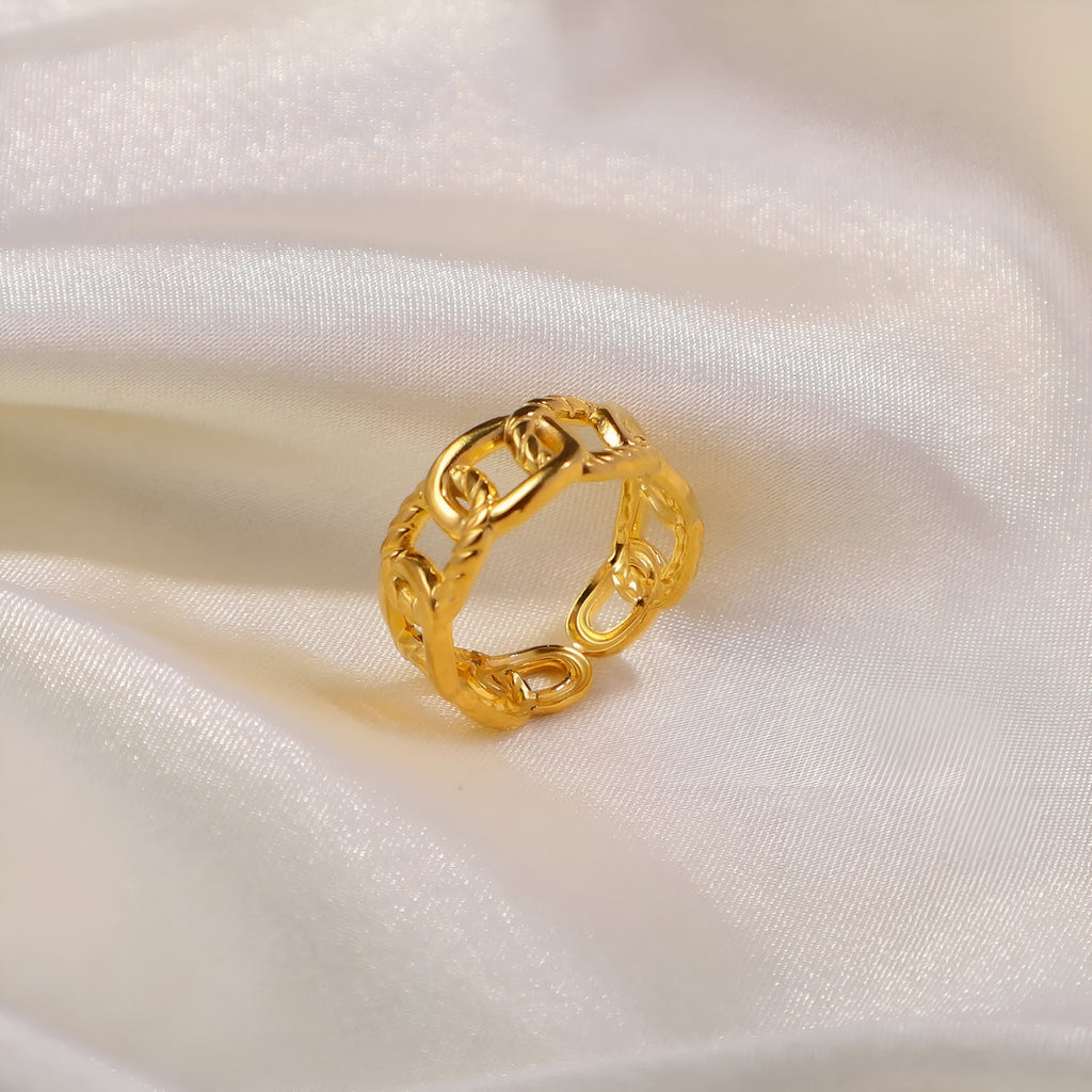 Twisted chain ring